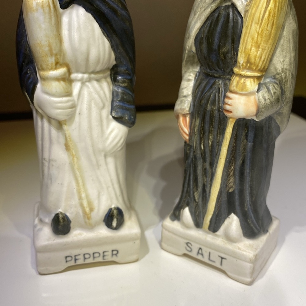 Rare Vintage Set of Bisque Witch Salt and Pepper Shakers - Picture 5 of 11
